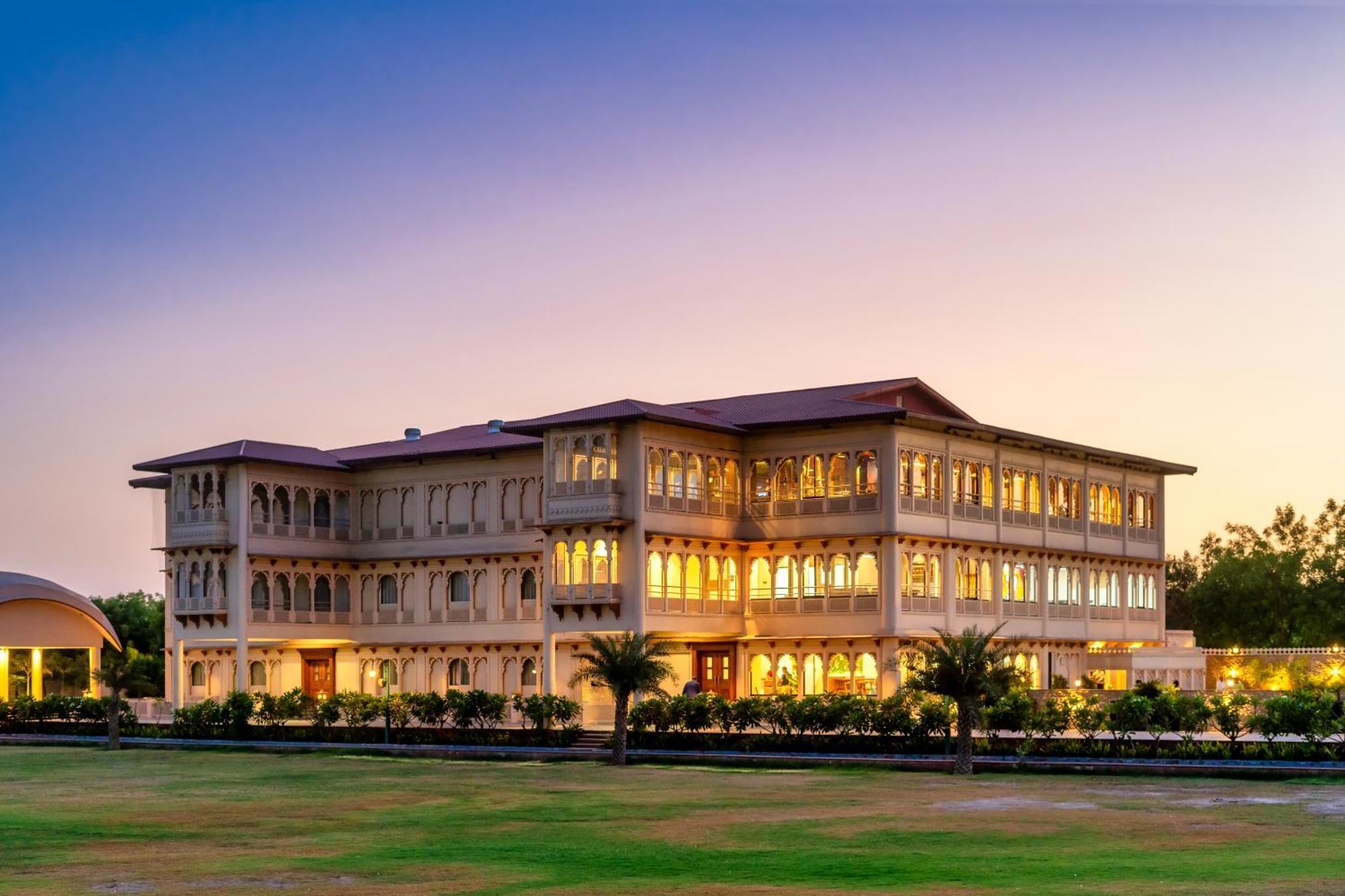 Gāndhīdhām Holiday Resort & Spa A Unit Of S Poddar Group מראה חיצוני תמונה