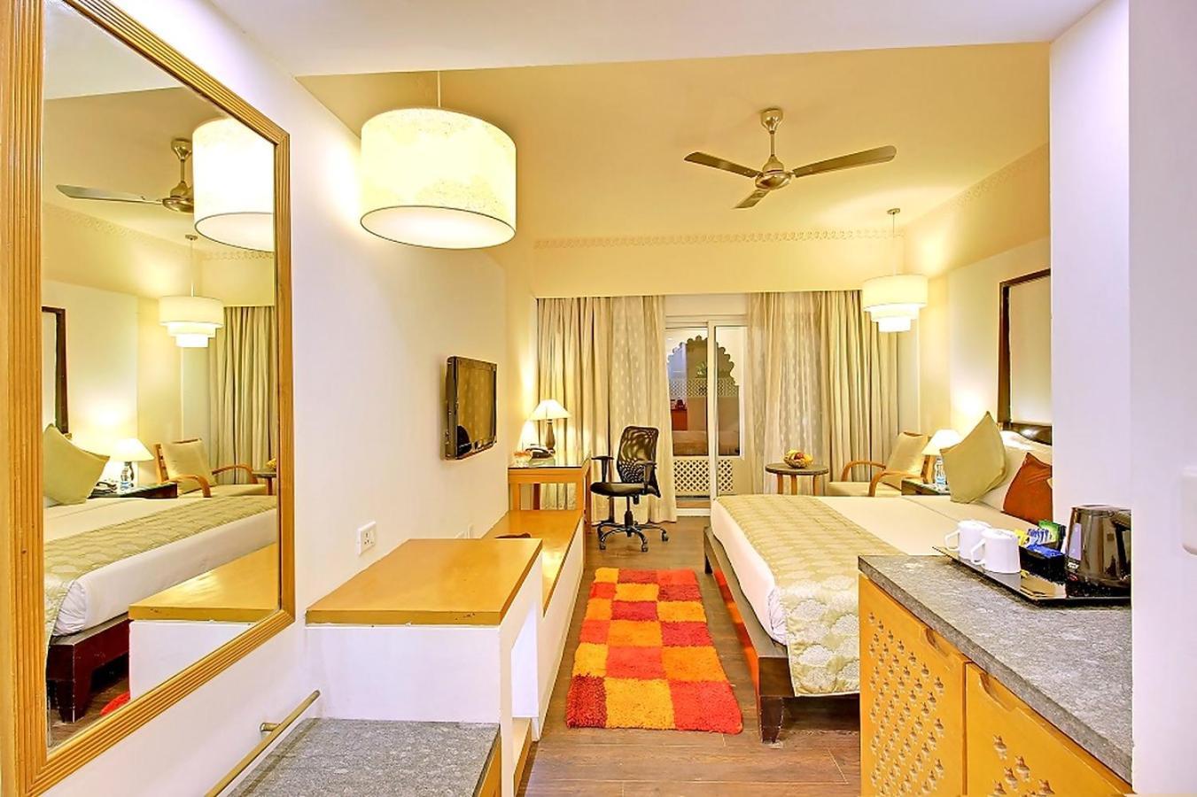 Gāndhīdhām Holiday Resort & Spa A Unit Of S Poddar Group מראה חיצוני תמונה